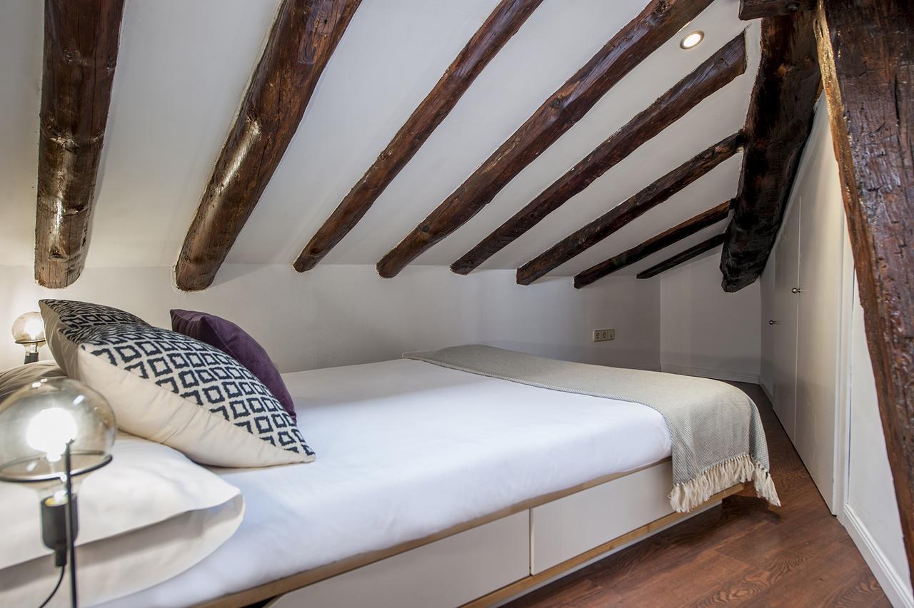 Atico Plaza Mayor - Vive La Esencia De La Ciudad Appartement *